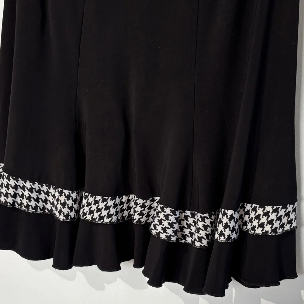 Bali Size Medium Black Skirt with Houndstooth Detail - Picture 4 of 5